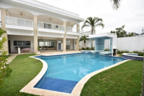 Casa com piscina a 150m da praia da Enseada